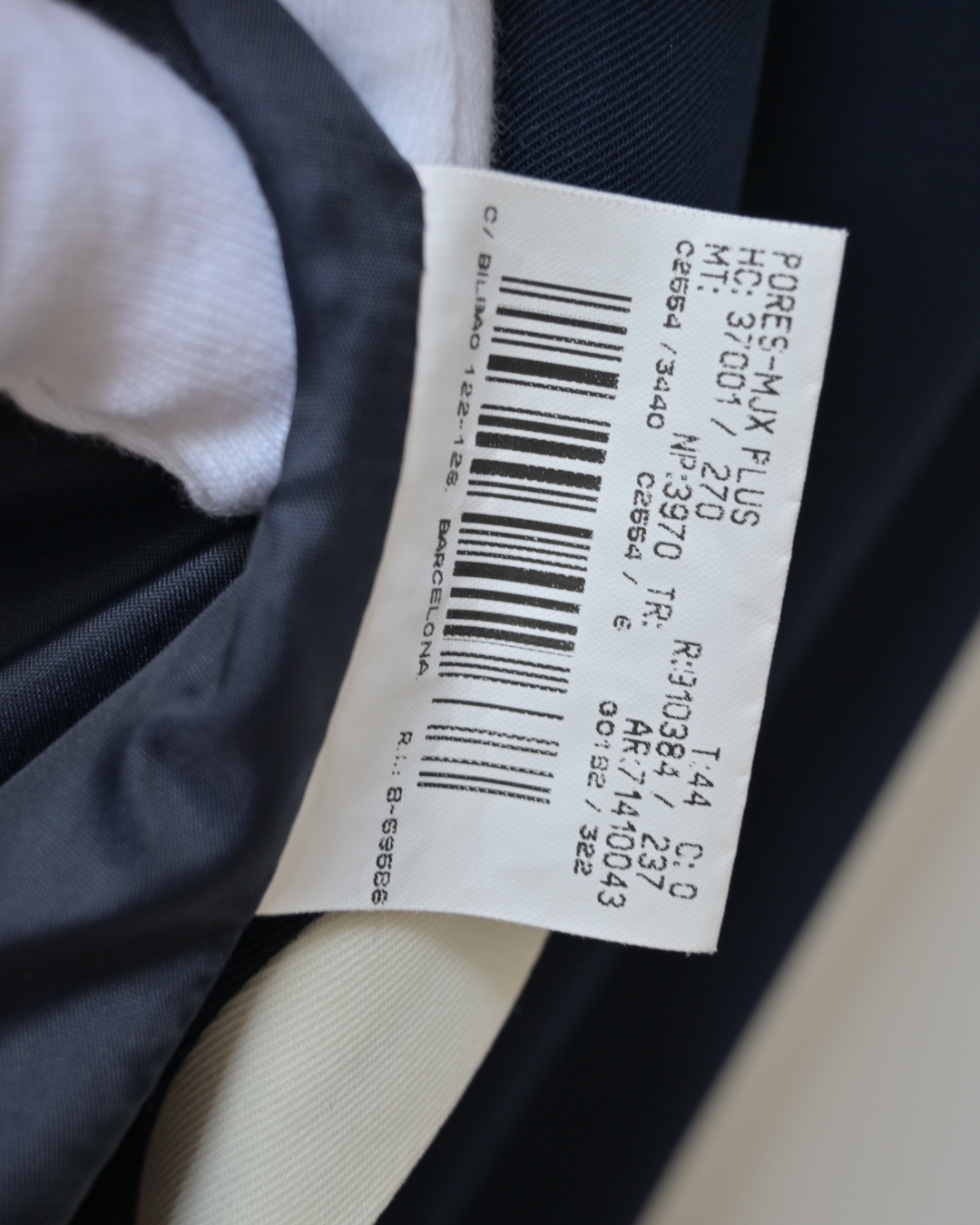 BURBERRYS’ NAVY BLAZER (M)