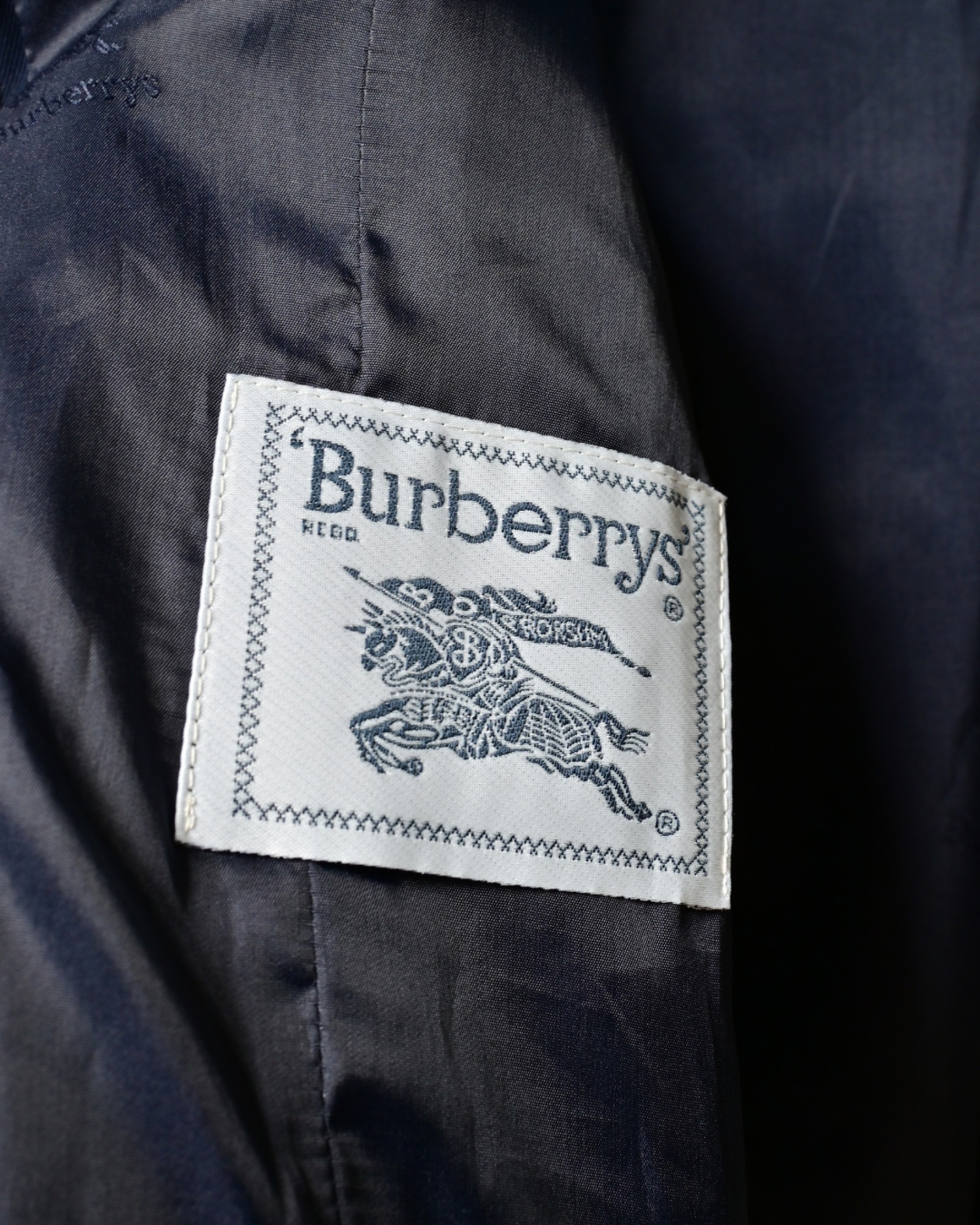 BURBERRYS’ NAVY BLAZER (M)