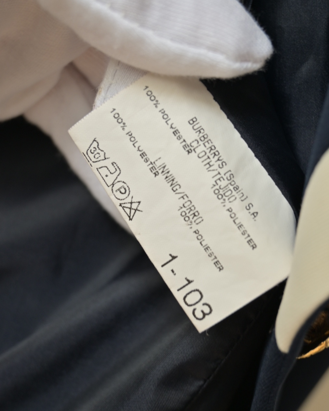 BURBERRYS’ NAVY BLAZER (M)